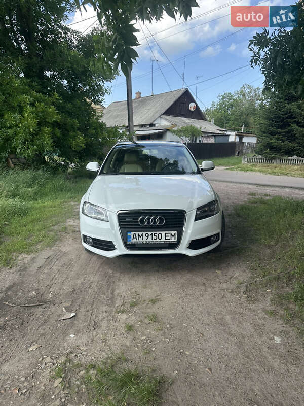 Хэтчбек Audi A3 2010 в 