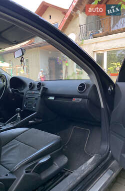 Хэтчбек Audi A3 2004 в 