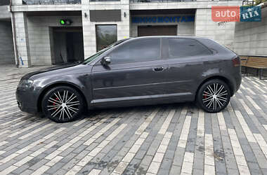 Хетчбек Audi A3 2004 в 