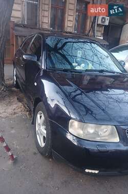 Хэтчбек Audi A3 2001 в 
