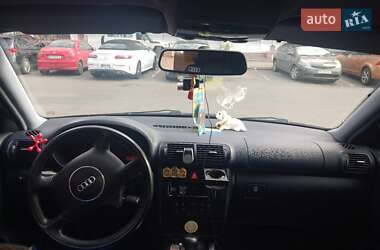 Хэтчбек Audi A3 2001 в 