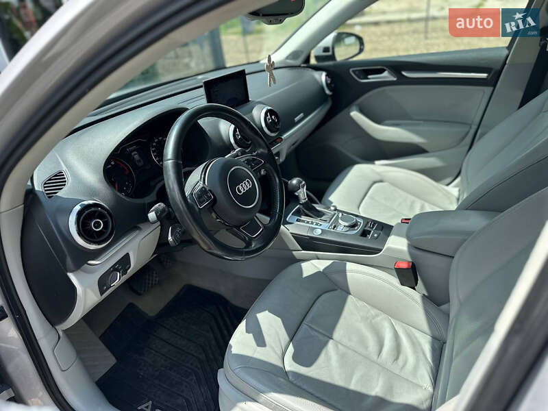 Седан Audi A3 2015 в Львове