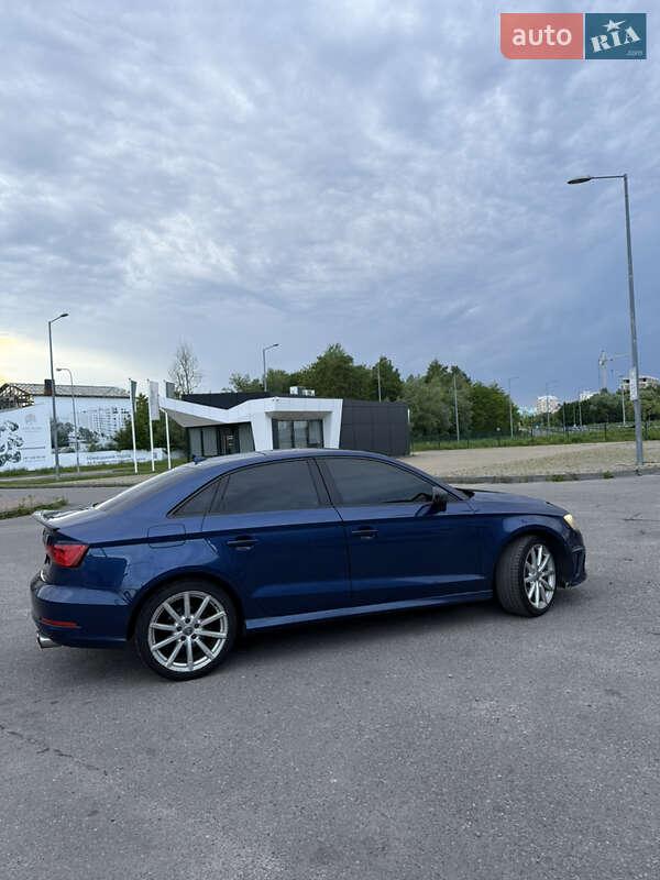 Седан Audi A3 2015 в Львове
