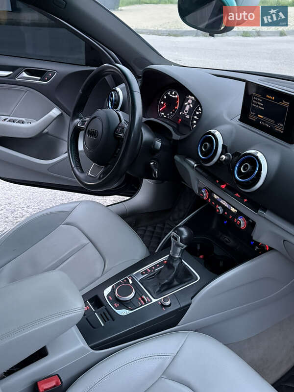 Седан Audi A3 2015 в Львове