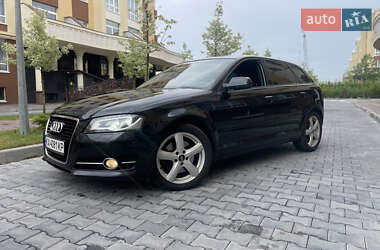 Хэтчбек Audi A3 2011 в 