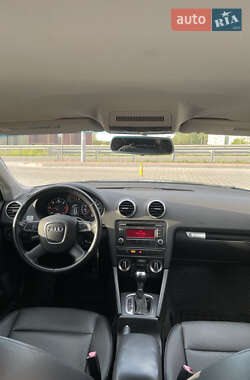 Хэтчбек Audi A3 2011 в 
