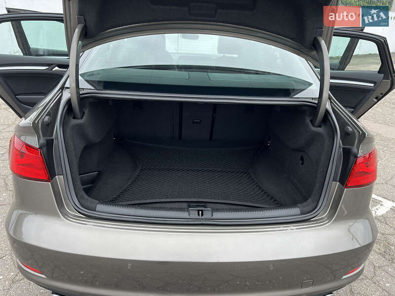Седан Audi A3 2015 в Киеве