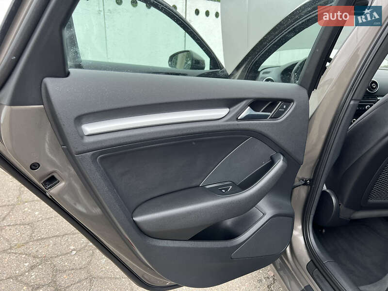 Седан Audi A3 2015 в Киеве