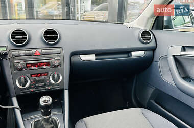 Хэтчбек Audi A3 2004 в 