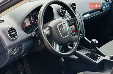 Хэтчбек Audi A3 2004 в 