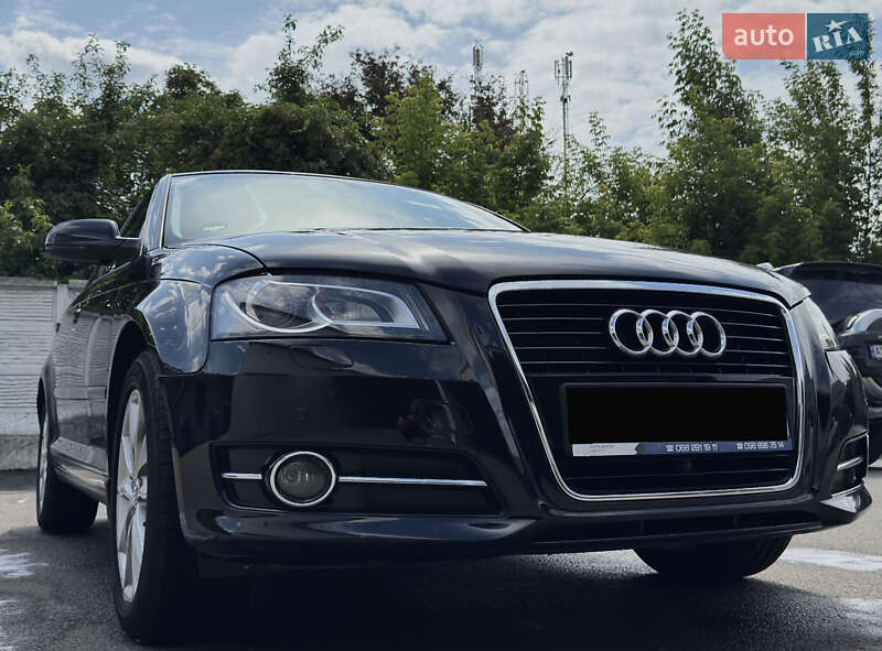 Хэтчбек Audi A3 2011 в 