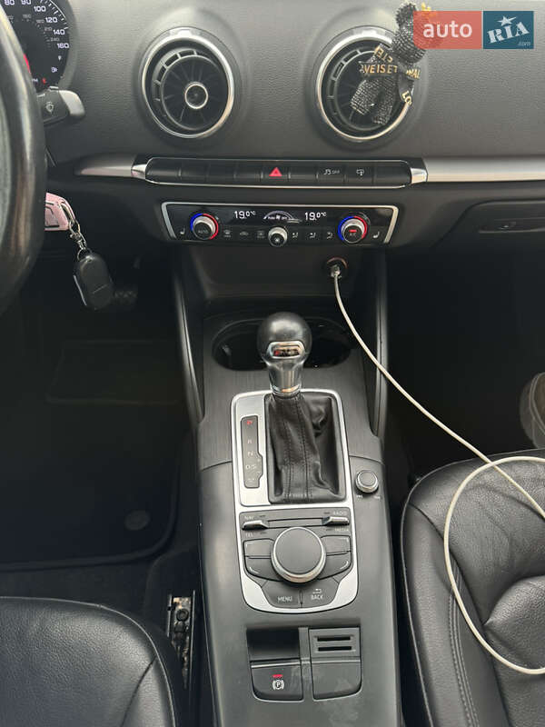 Седан Audi A3 2015 в Львове