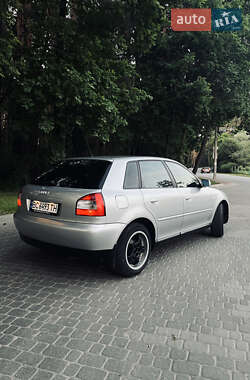 Хэтчбек Audi A3 2001 в 