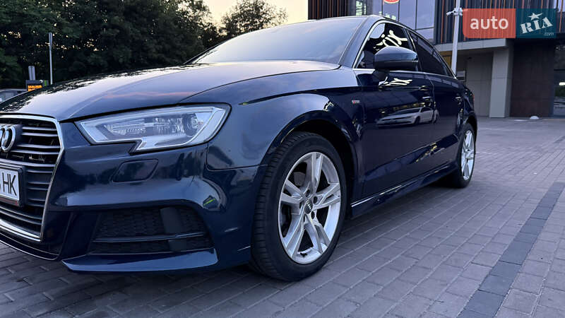 Седан Audi A3 2019 в Киеве