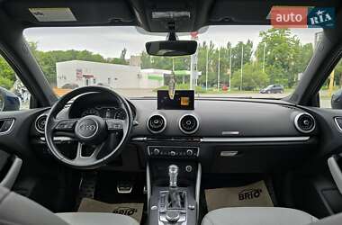 Хэтчбек Audi A3 2017 в 