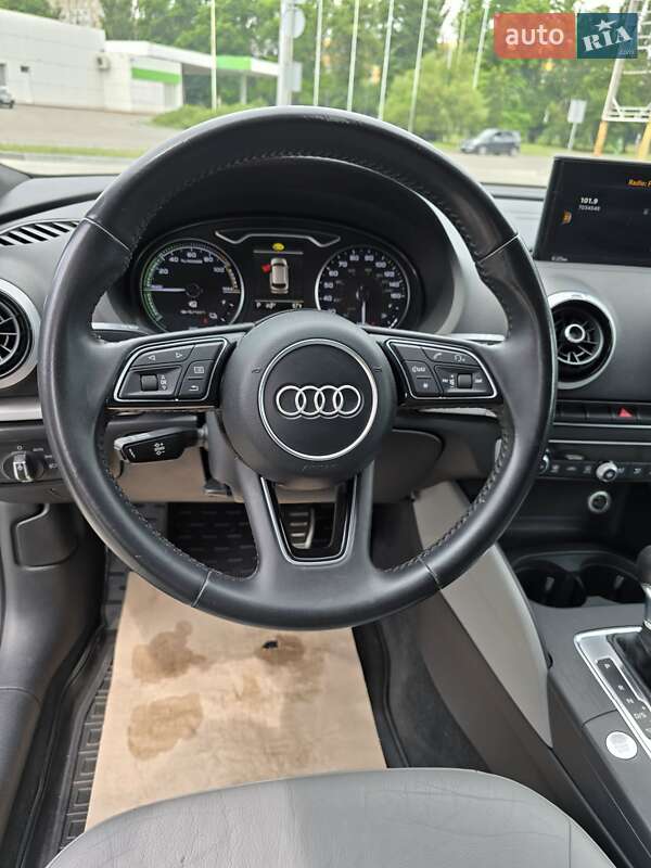Хэтчбек Audi A3 2017 в Кропивницком
