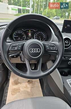 Хэтчбек Audi A3 2017 в 