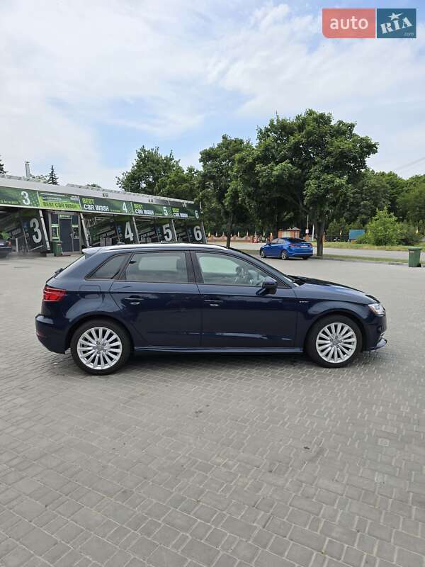Хэтчбек Audi A3 2017 в Кропивницком