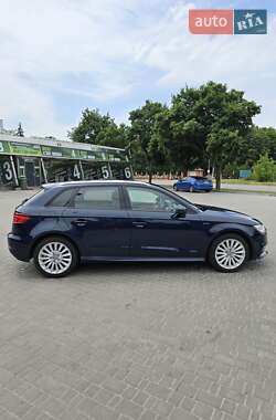 Хэтчбек Audi A3 2017 в 