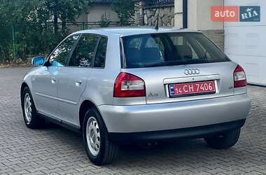 Хэтчбек Audi A3 2001 в 