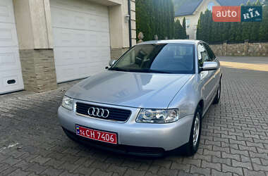 Хэтчбек Audi A3 2001 в 