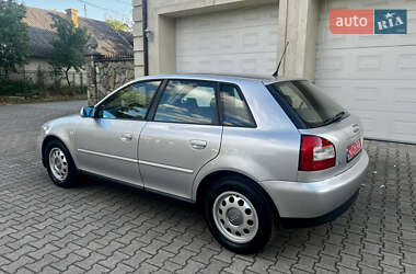 Хэтчбек Audi A3 2001 в 