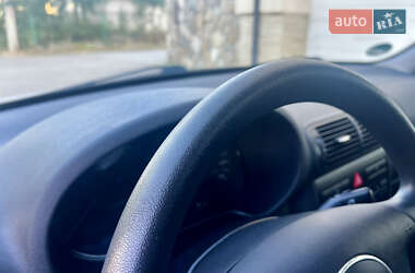 Хэтчбек Audi A3 2001 в 