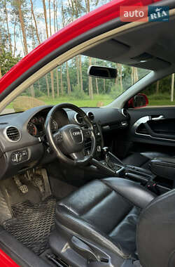 Хэтчбек Audi A3 2010 в 