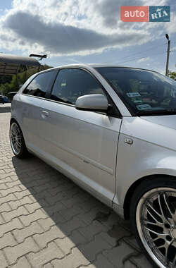 Хэтчбек Audi A3 2003 в 