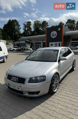 Хэтчбек Audi A3 2003 в 