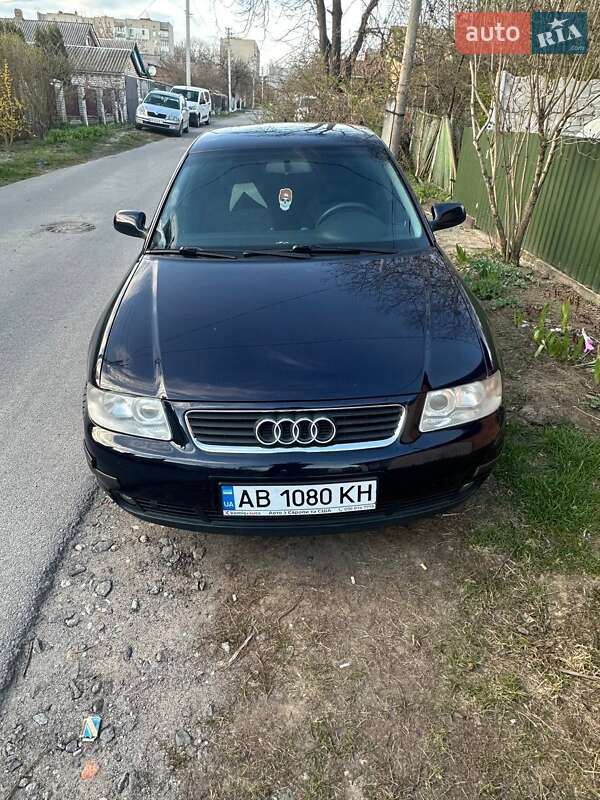 Хэтчбек Audi A3 2003 в 
