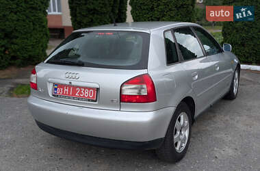 Хэтчбек Audi A3 2000 в 