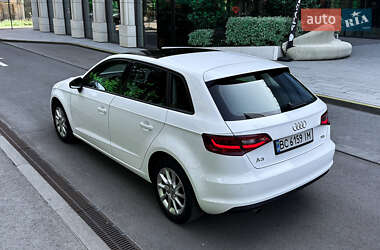Хэтчбек Audi A3 2015 в 