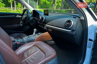 Хэтчбек Audi A3 2015 в 