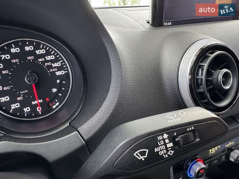 Седан Audi A3 2016 в Киеве