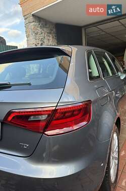 Хетчбек Audi A3 2015 в 