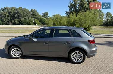 Хэтчбек Audi A3 2015 в 