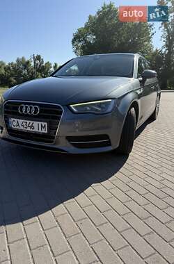Хэтчбек Audi A3 2015 в 