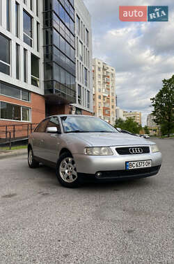 Хэтчбек Audi A3 2000 в 