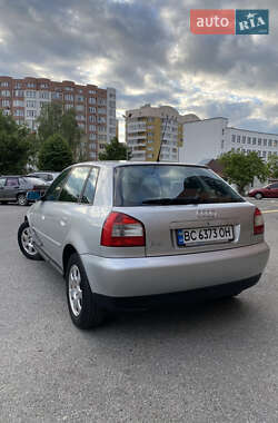Хэтчбек Audi A3 2000 в 