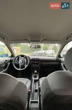 Хэтчбек Audi A3 2000 в 