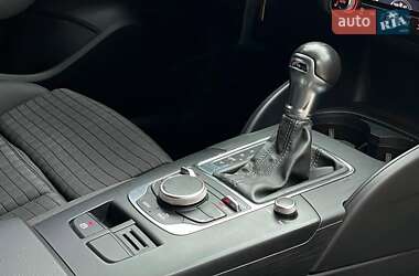 Хэтчбек Audi A3 2016 в 