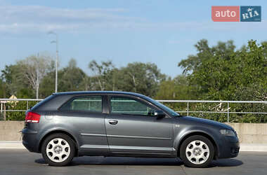 Хэтчбек Audi A3 2005 в 