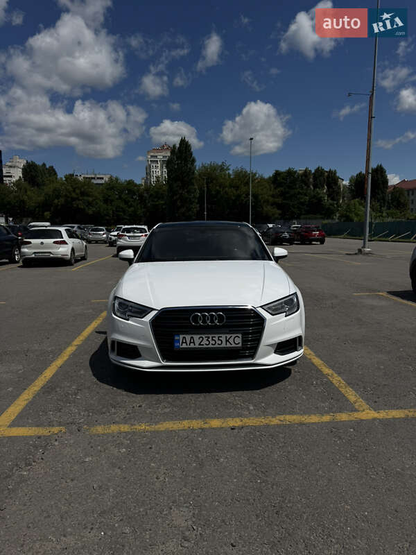 Седан Audi A3 2018 в Киеве