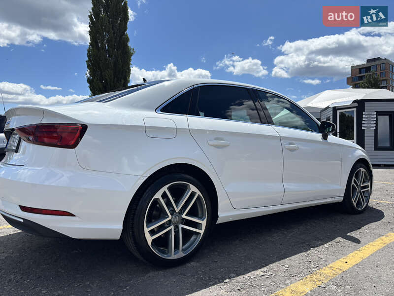 Седан Audi A3 2018 в Киеве