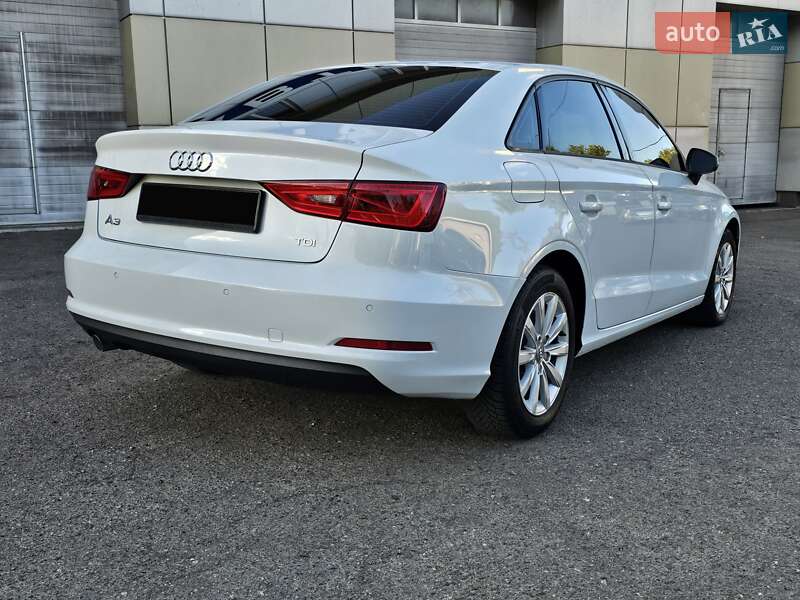 Седан Audi A3 2015 в Одессе