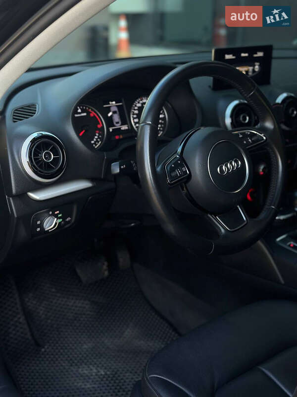 Седан Audi A3 2016 в Одессе