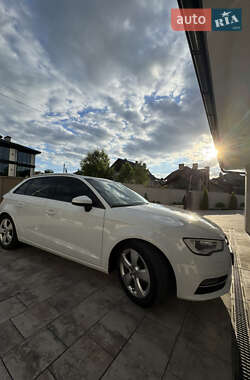 Хэтчбек Audi A3 2016 в 