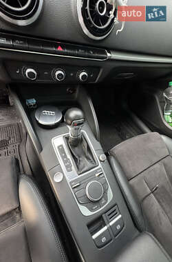 Хэтчбек Audi A3 2016 в 