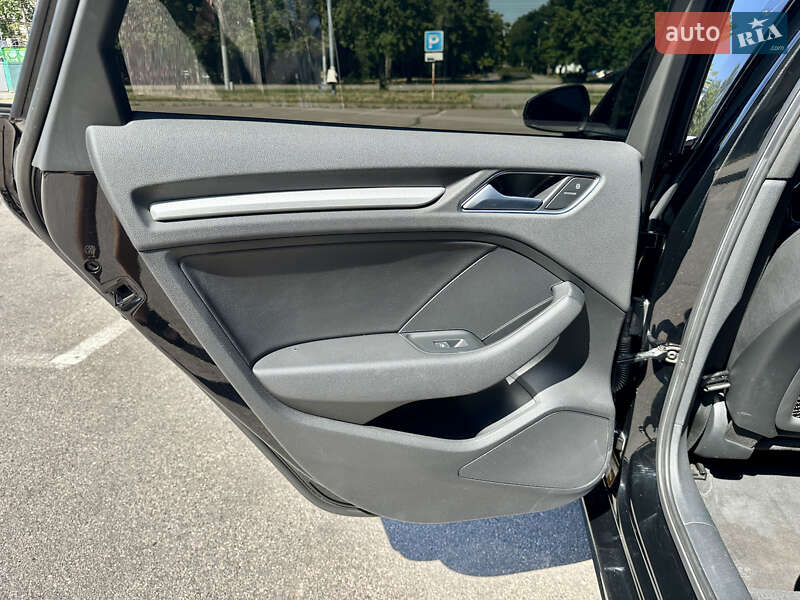 Седан Audi A3 2015 в Запорожье